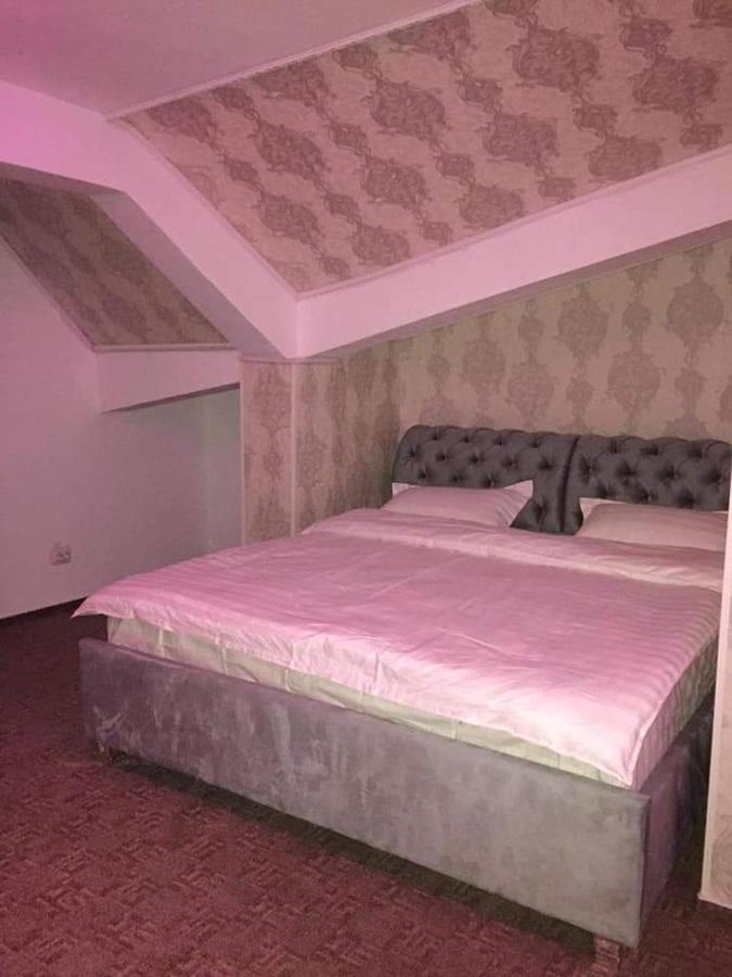 Bed and Breakfast Ely'S Mansion-24H Check-In Bucarest Exterior foto